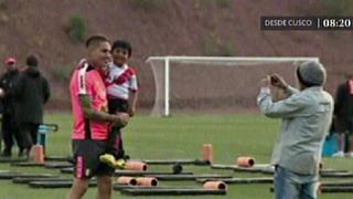 Paolo Guerrero cumple sueño de niño cusqueño y lo invita a jugar con él [VIDEO]