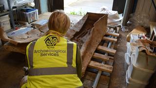 Descubren restos de una aristócrata romana enterrada en Inglaterra en ataúd de plomo