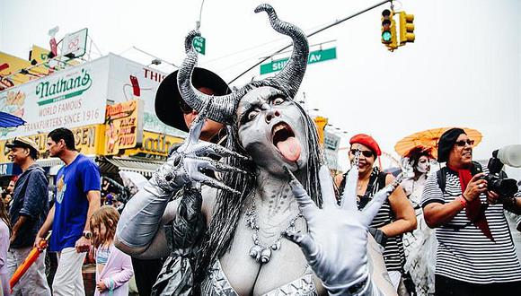 Nueva York: sirenas y criaturas marinas toman playa en desfile de disfraces 