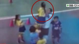Madre denuncia a profesor de educación física por levantar del cuello a su hija de 7 años en SJL  | VIDEO
