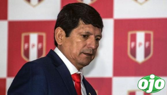 Agustín Lozano asumió el cargo de presidente de la FPF tras la salida de Edwin Oviedo. (Foto: AFP)