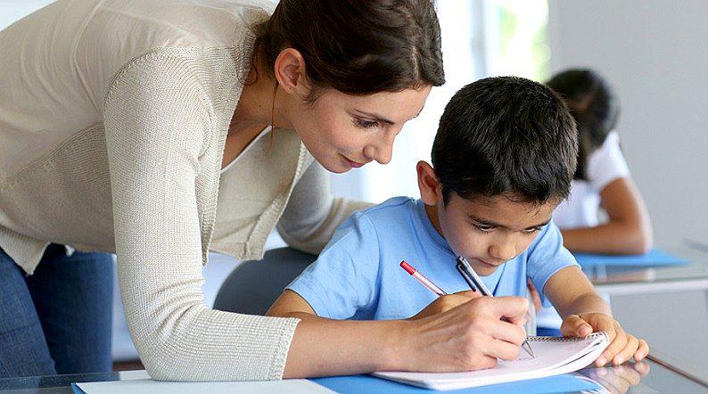 ​EEUU: Profesora que no habla español demanda a escuela por no emplearla