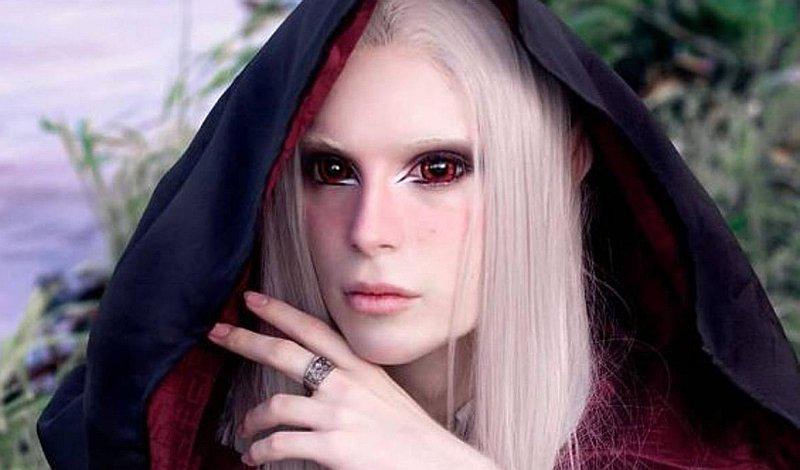 Hombre se convierte en elfo tras 30 operaciones