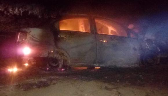 Chiclayo: vehículo se incendia tras chocar con moto y tres personas salvan de morir calcinadas