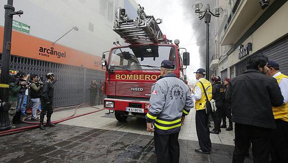 Cercado de Lima: Incendio en edificio de Jirón de la Unión causa pánico 