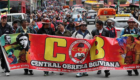 Bolivia: Trabajadores marchan contra gobierno que les recorta derechos