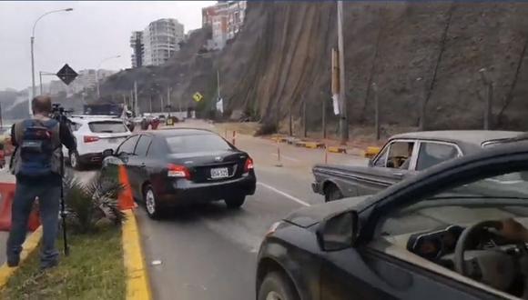 Congestión vehicular se reporta en ambos sentidos a la altura de la playa Los Yuyos donde se reportó derrumbe. (Captura: RPP/Facebook)