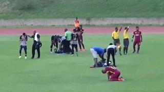 El preciso momento en que rayo impacta campo de fútbol: Cuatro jugadores resultaron heridos | VIDEO 
