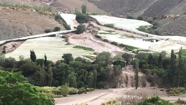 Las sirenas de emergencia sonaron en medio de la noche cuando el nivel del agua del río Salado se elevó por encima de lo normal con el paso de las horas. (Onemi / Twitter)