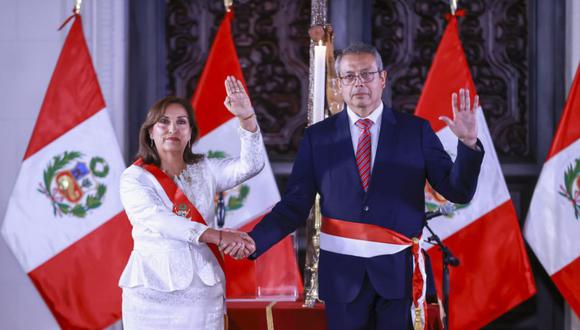 Dina Boluarte toma juramento a Pedro Angulo como presidente del Consejo de Ministros de su Gobierno. (Foto: PCM)