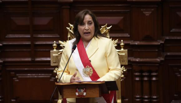 Dina Boluarte juró como presidenta de la República tras la destitución de Pedro Castillo. Foto: GEC