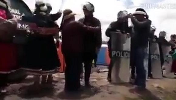 Promotor de protesta en Las Bambas ahora se abraza con policías en medio del conflicto (VIDEO)