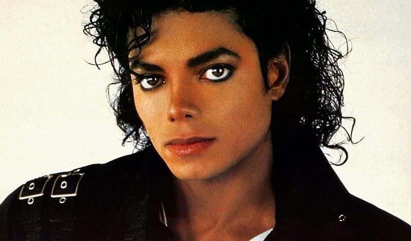 Michael Jackson: 8 looks más emblemáticos del ‘Rey del Pop’ 