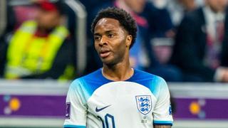 Familia de Sterling sufre robo armado en Inglaterra: futbolista dejó el Mundial y volvió a casa