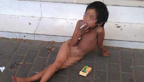 Padre obliga a su hija a pedir limosna desnuda en las calles [FOTOS] 
