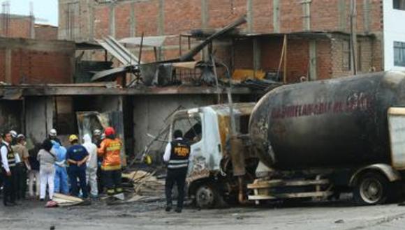 Lima 23-01-20Cami���n cisterna explota y causa incendio ,afectando numerosas viviendas y dejando 31 heridos y fallecidos en el distrito de Villa El Salvador.Fotos/ GONZALO C��RDOVA/GEC