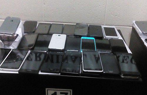 Callao: detienen a personas que llevaban un centenar de celulares al parecer robados 