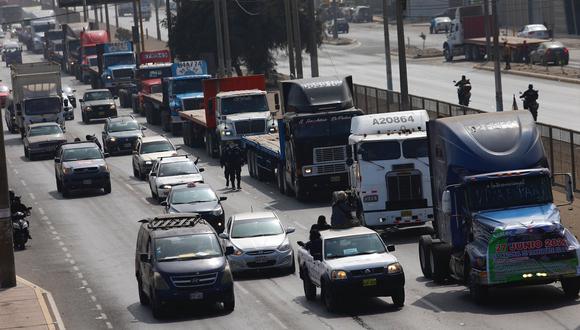 Transportistas de carga pesada acatan paro a nivel nacional este lunes 27 de junio. Foto HugoCurotto/GEC