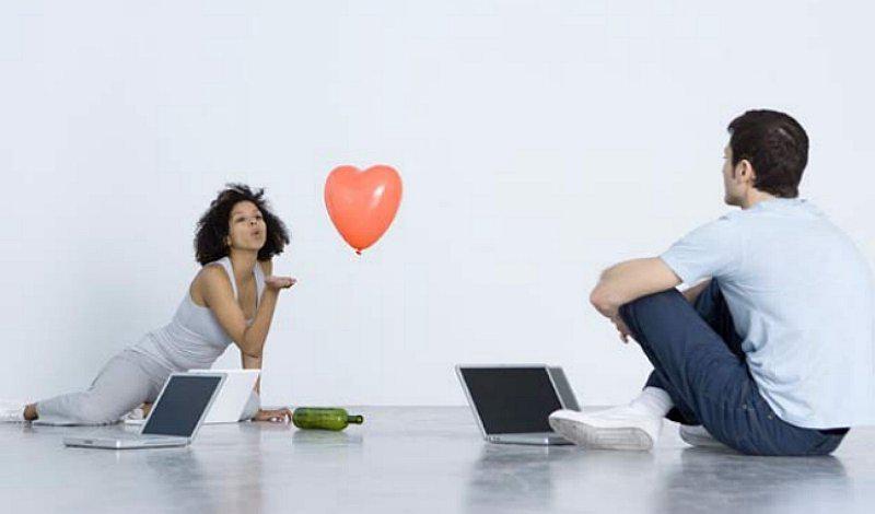 ¿En busca del amor? Tips para enamorar a alguien por Internet