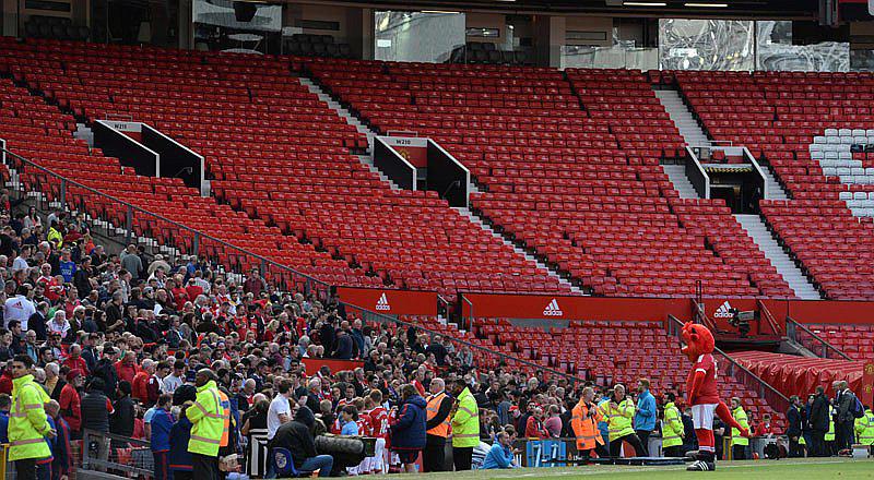 Manchester United vs. Bournemouth es suspendido tras encontrarse paquete sospechoso en tribuna [FOTOS]  
