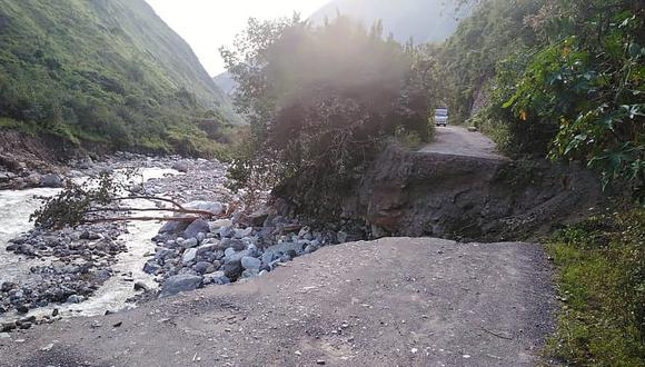 Huancavelica. El incremento del río Huari provocó que un tramo de la carretera cediera. (GEC)