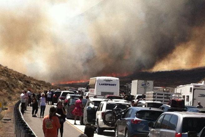 Cae una mujer acusada de causar incendios en California