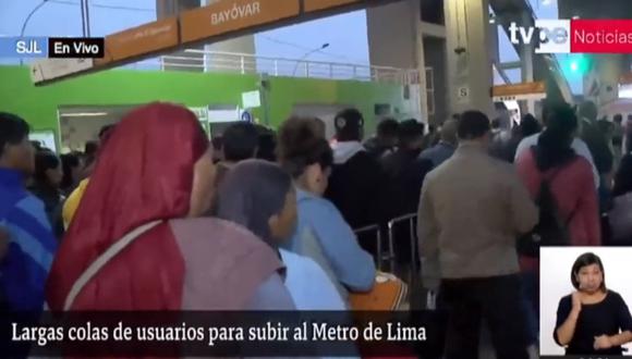 Largas colas de usuarios para subir al Metro de Lima. Foto: TV Perú Noticias