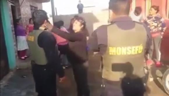 Lambayeque: Mariana Esquén abofeteó y jaló de los cabellos a un policía. (Foto: Captura de video)
