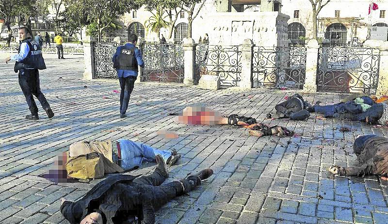 Yihadista suicida mata a 10 y hiere a peruana en Turquía