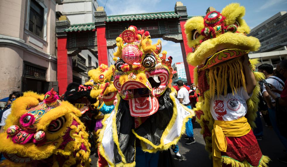 Kay lun (medio) es un ser mitológico de la cultura China. Una fusión entre un dragón y un león. Este año es la primera vez que sale a  las calles | Fotos: Joel alonzo/@photo.gec