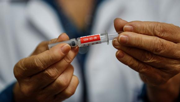 Malagá informó que hasta el momento han vacunado a 1400 voluntarios y que ya están próximos a empezar con la segunda dosis. (Foto: EFE)