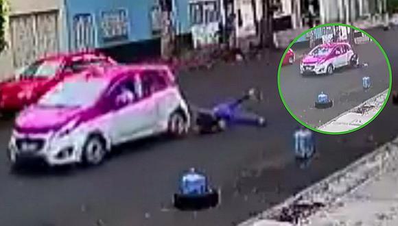 Taxista arrastra a mujer unos 30 metros y ahora es buscado (VIDEO)