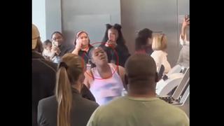Mujer lanza una computadora a empleado en Aeropuerto de Miami y causa daños por US$ 10 mil [VIDEO]