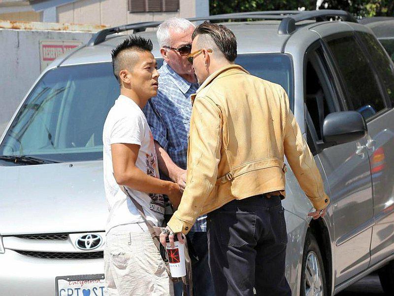 ¡Asadazo! Johnny Depp enfurece con paparazzi