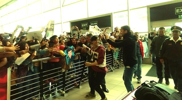 Abraham Mateo desata alboroto en el aeropuerto tras su llegada a Lima   