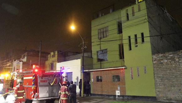 Incendio destruye habitaciones en San Juan de Lurigancho

