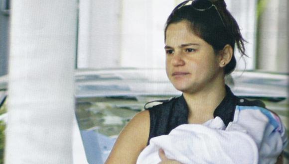 Fotos revelan a Bayly y Silvia saliendo de la clínica con su bebé 