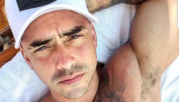 Diego Chávarri causa sensación tras lucir cuerpo semidesnudo en foto