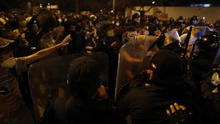 La Molina: enfrentamientos entre la Policía y manifestantes que llegaron a la casa de Ántero Flores-Aráoz │FOTOS