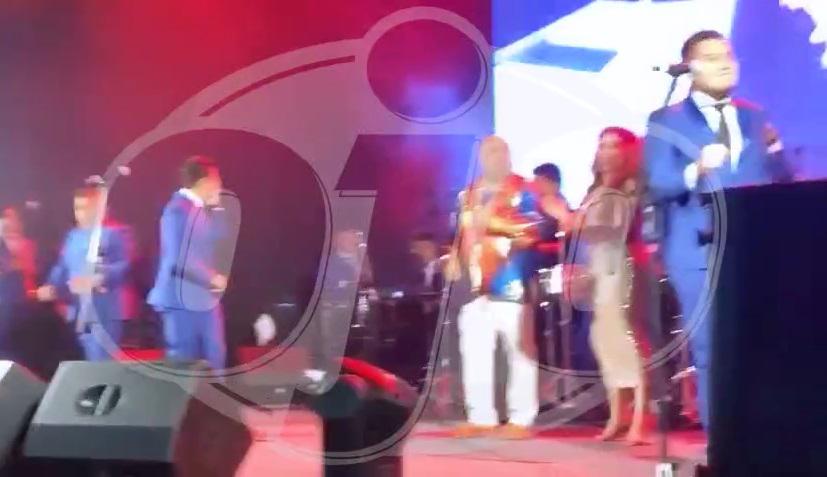 Itamar junto a su novio Lucho en plena celebración de su cumpleaños