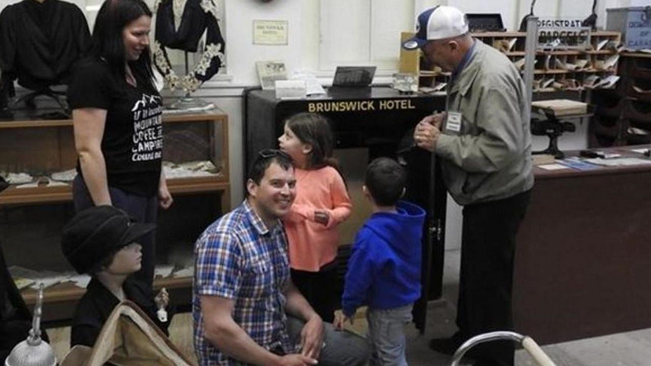 Expertos intentaron abrir una caja fuerte por años y padre de familia lo logra en el primer intento