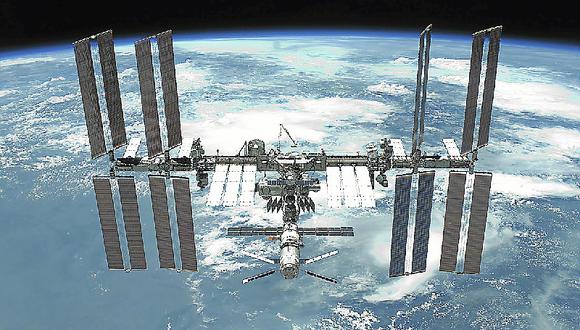 Seis astronautas están atrapados en el espacio