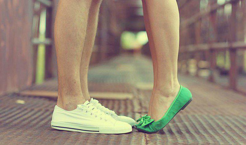 7 situaciones tiernas que pasa toda chica baja con novio alto