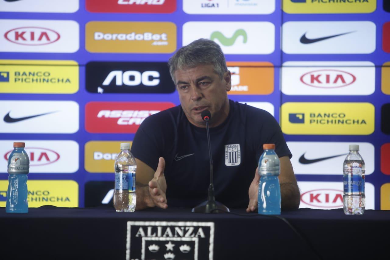 Conferencia de prensa del técnico de alianza Lima, Pablo bengoechea. Previo a la presentación del equipo en la noche blanquiazul. Fotos :Mario Zapata Nieto /GEC