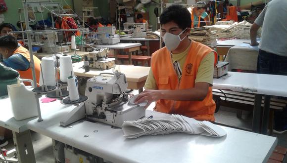Arequipa. Internos elaboran 5160 mascarillas de algodón y con medidas de higiene adecuadas. (INPE)