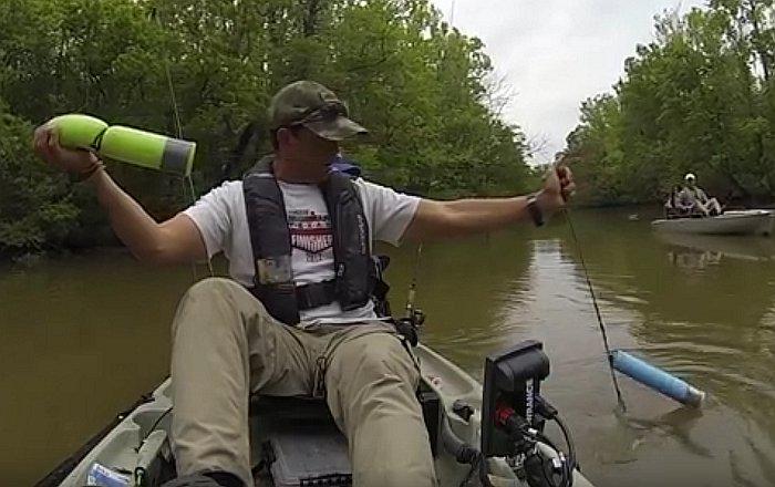​YouTube: Pensó que pez había mordido el anzuelo pero se llevó el susto de su vida [VIDEO]