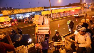 San Luis: ambulantes son desalojados en mercado de frutas y cruzan a La Victoria | FOTOS 