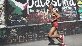 Nader Al Masri, a quien Israel veta, gana la tercera maratón de Palestina
