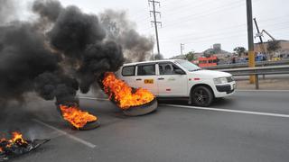 Panamericana Sur: ‘Colectiveros’ queman llantas y asustan a choferes que no acatan paro | VIDEO