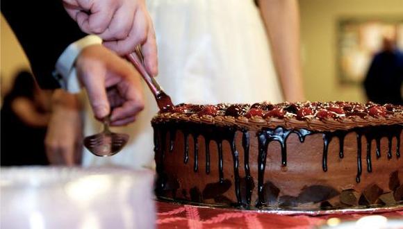 Sancionan a pastelería que rechazó hacer tarta con mensaje gay 